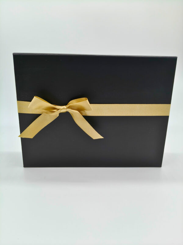 Wine & Nibbles Gourmet Hamper - Image 7