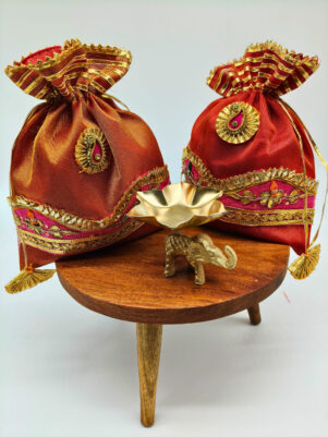 Festive Elephant Favour